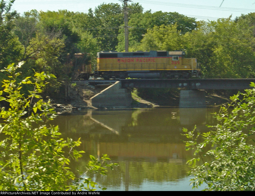 UP 369 crossing the Rock River heading back northbound